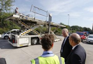 angetriebener Palettenhubwagen am Frankfurter Flughafen