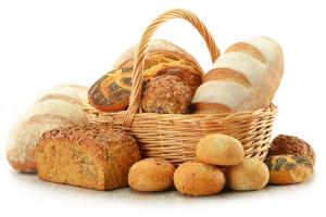 Brot enthält viele Kohlenhydrate und macht deswegen munter