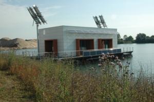 Im Rahmen des Innovationsprogramms „Energiehaus der Zukunft“ wurde jetzt in Kalkar ein schwimmendes Plus-Energiehaus eingeweiht.