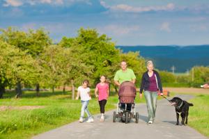 Aktive Eltern müssen den Kinderwagen besonders genau auswählen