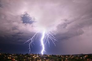 Unwetter mit Hagel wird oft zum Problem für Autos