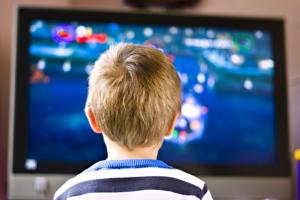 Fernseher und Spielekonsole sind für Kinder bestens zugänglich