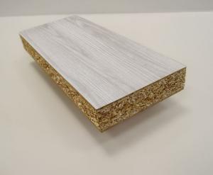 Neue Holzplatte von Finsa und BASF ist leichter und weniger elastisch