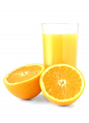 Orangensaft enthält manchmal tierische Gelatine, die als Vitaminträger dient