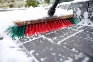 Bei Schnee und Eis darf der Winterdienst nicht zu kurz kommen