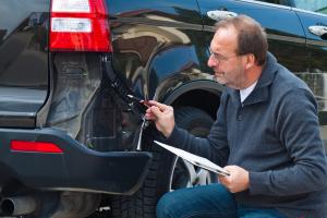 Bei der Schadensregulierung wissen Autofahrer häufig nicht, wie der genaue Ablauf ist