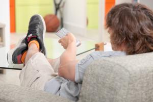 Fernsehen anstatt Sport: Körperliche Aktivität kommt in der Freizeit oft zu kurz
